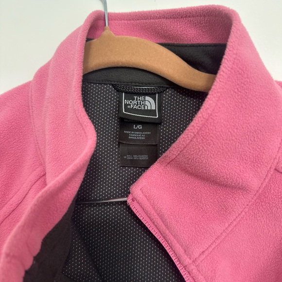 The north face pink jacket - Picture 3 of 4
